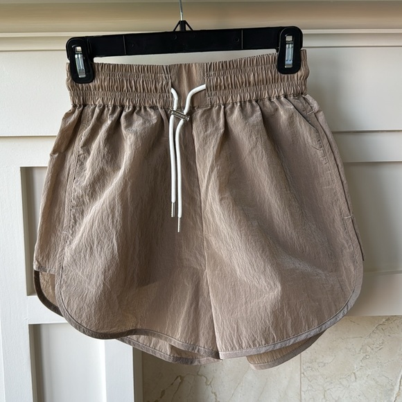 Varley Harmon High Rise Short - Picture 4 of 6